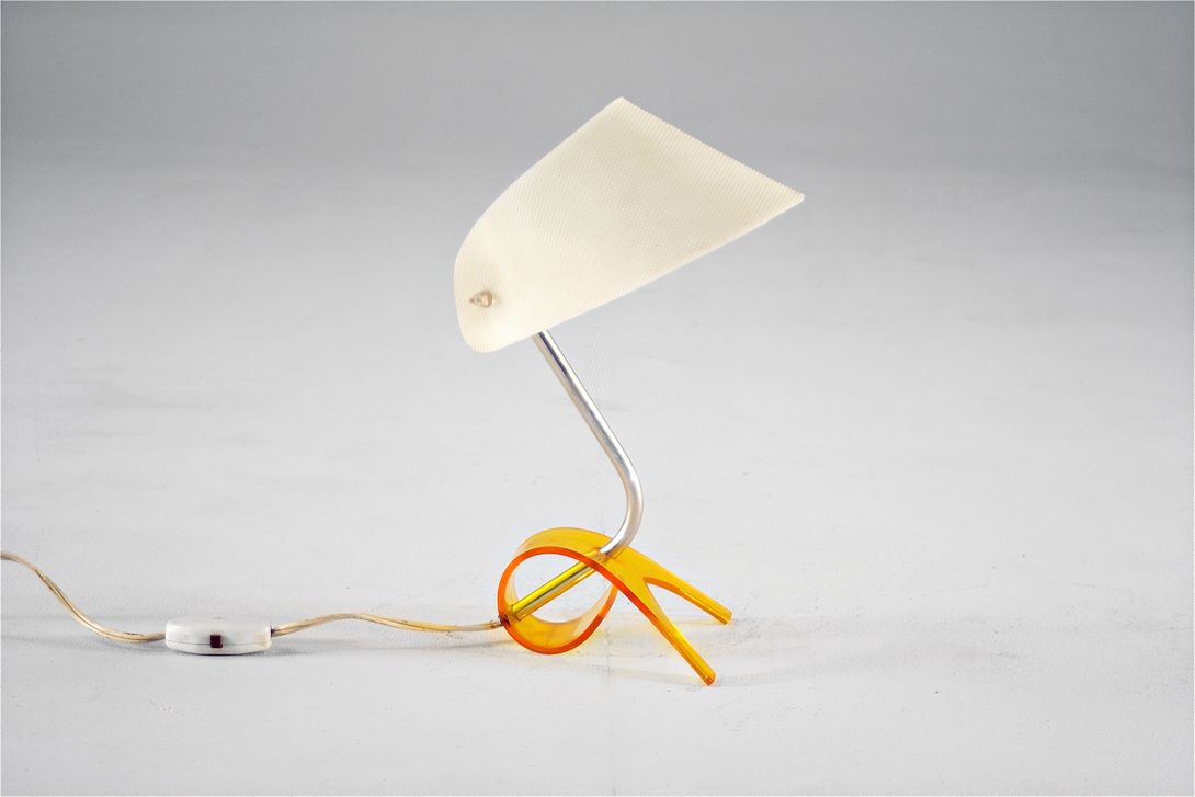 Foto Small Desk Lamp on Orange Plexi Foot h20 RA1