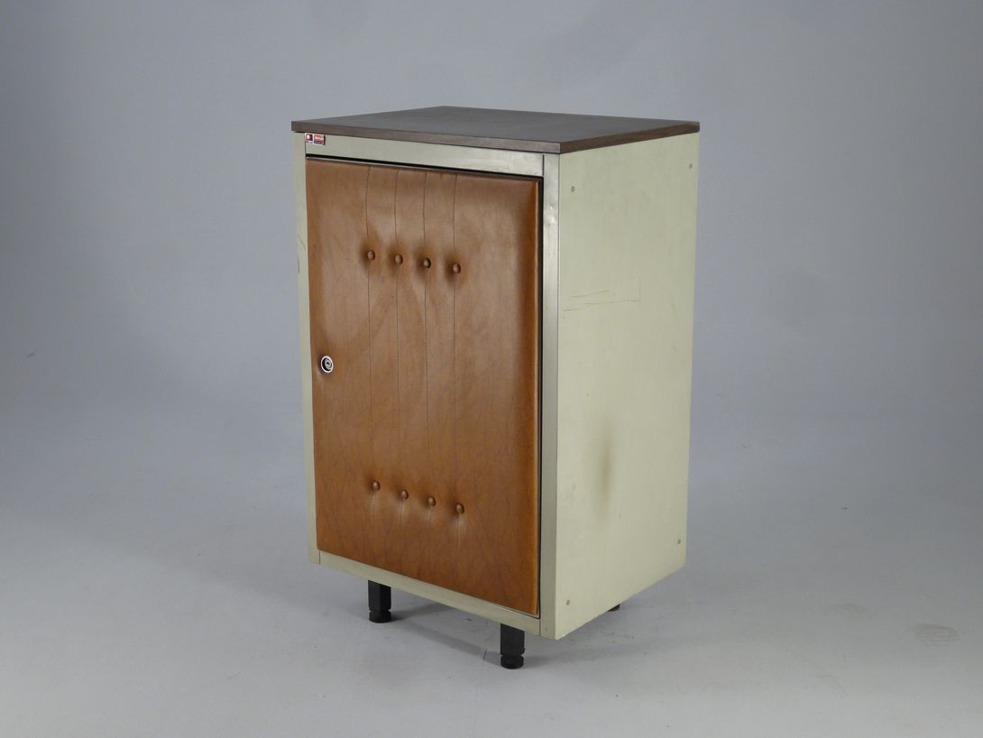 Foto Metal Cupboard Sky Leather Door USA 1953