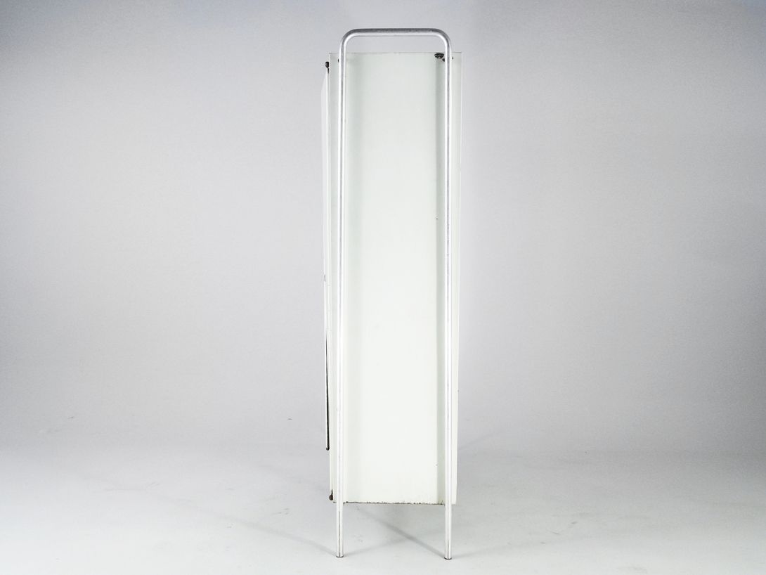 Foto Metal Cupboard Medical 1950