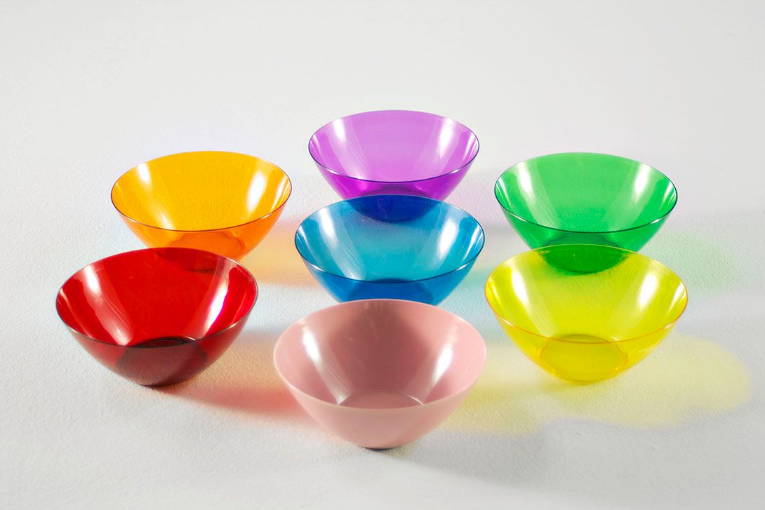 Foto Set of Seven Multicoloured Plastic Bowls, 1970