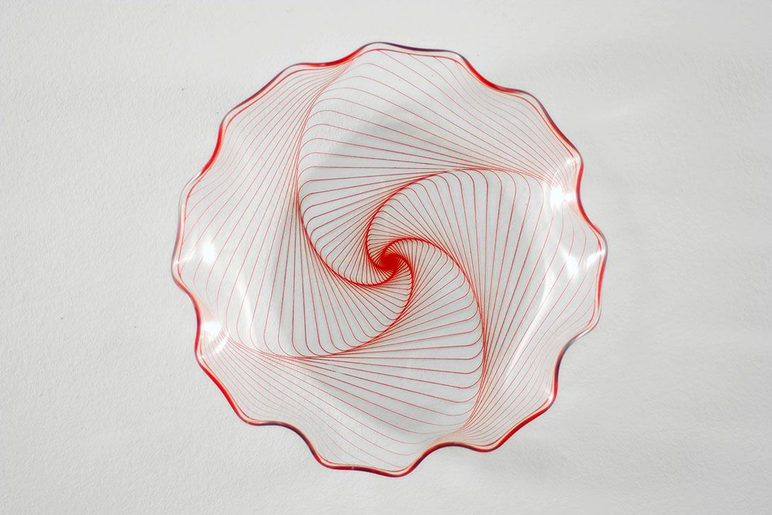 Foto Glass Bowl, Trasparent with Swirling Red Line Decor, Curly Edge, 1976