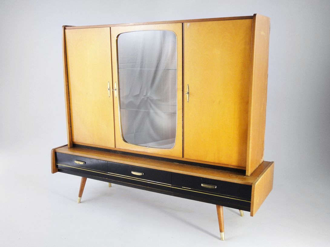 Foto Mid-Century Cabinet