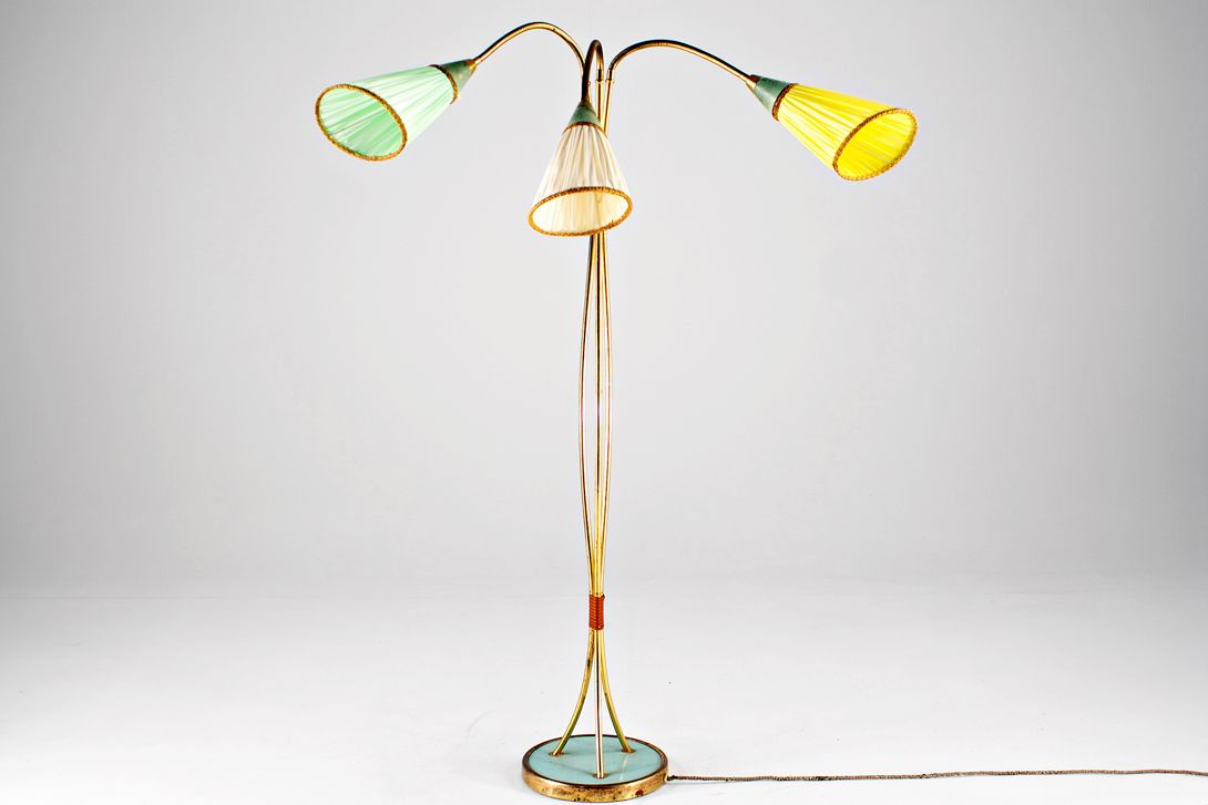 Foto Floor Lamp with Plissee Cone Shades 1953 h195