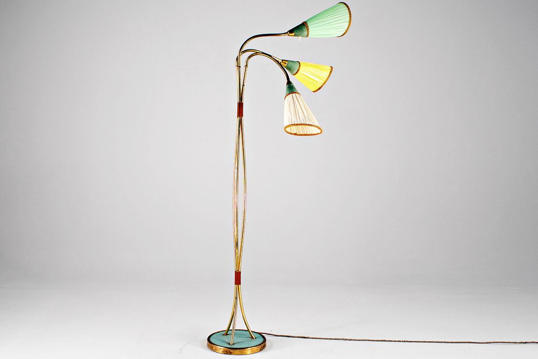 Foto Floor Lamp with Plissee Cone Shades 1953 h195