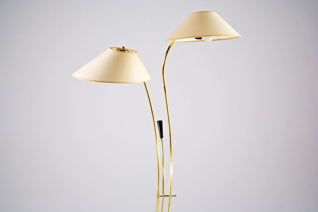 Foto Brass Floor Lamp with Flower Stand 1952 h155 E1