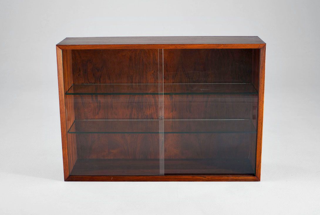 Foto Wooden Cabinet Wall Unit
