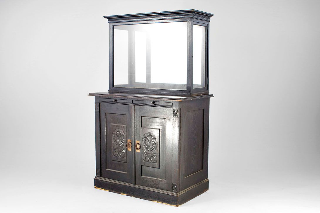 Foto Small Wooden Cabinet Empire