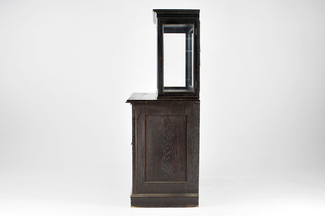 Foto Small Wooden Cabinet Empire