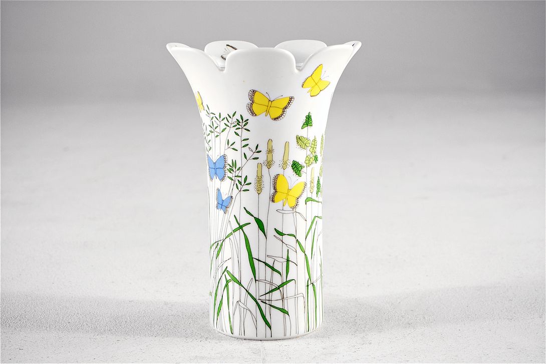 Foto Porcelain Table Vase, Butterflies &#038; scalloped Edge