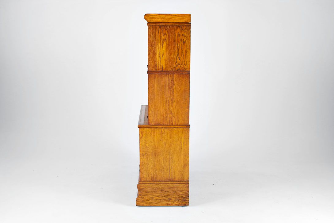 Foto Antique Wooden Bookcase with Glass Doors 1891