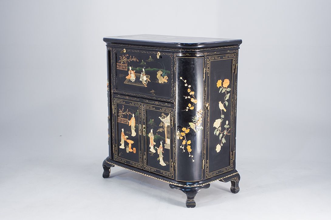 Foto Chinese Sideboard with Integrated Bar 1890
