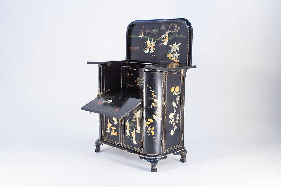 Foto Chinese Sideboard with Integrated Bar 1890