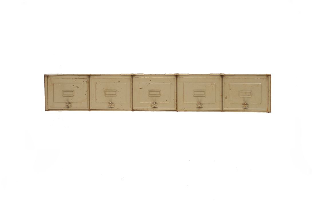 Foto Horizontal Industrial Metal Locker Line 1930 h21x149x48