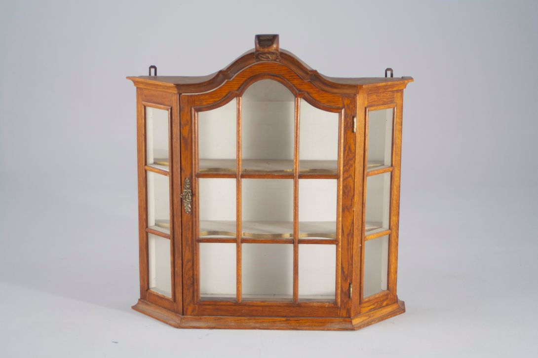 Foto Wooden Hanging Cabinet Spreewald 1920