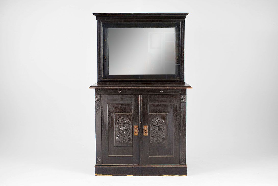 Foto Small Wooden Cabinet Empire