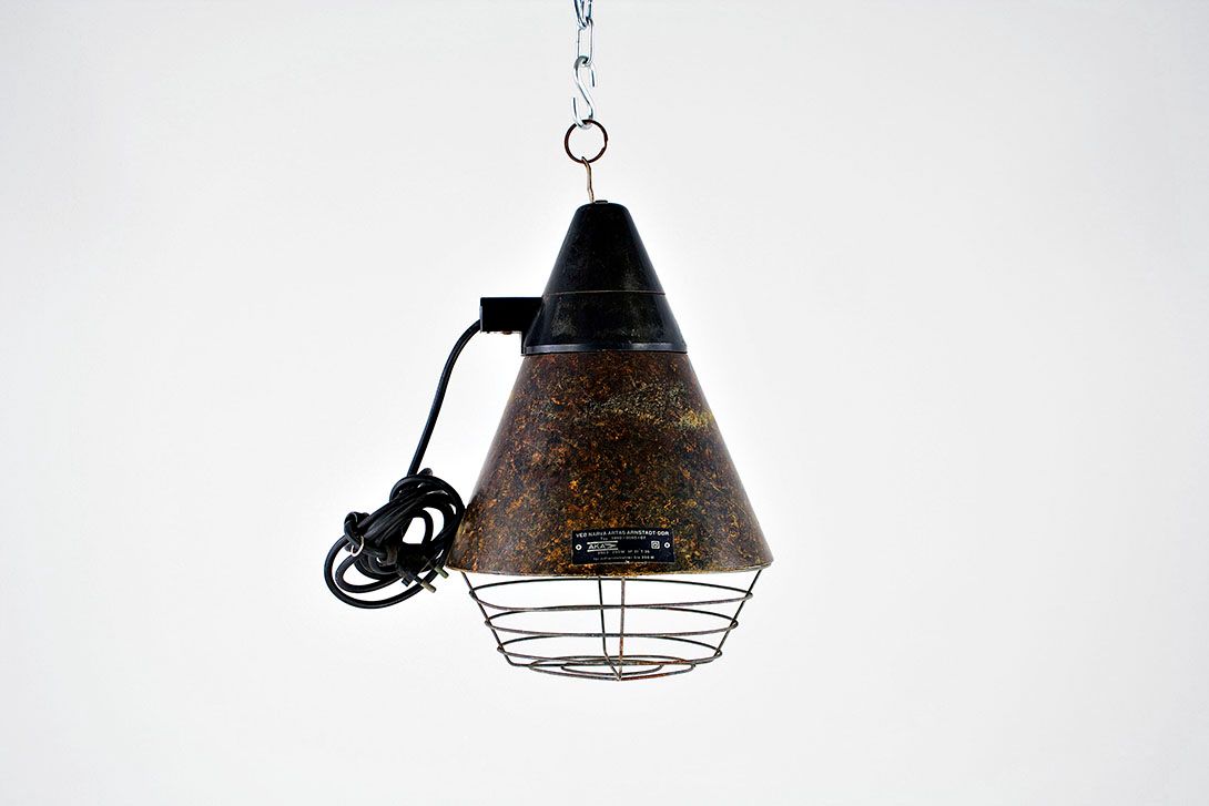 Foto Pendant Lamp Industrial GDR Poultry Warmer 1959 h40