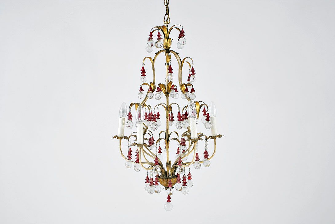 Foto Brass Chandelier with Red Glass Drops 1954 ø52