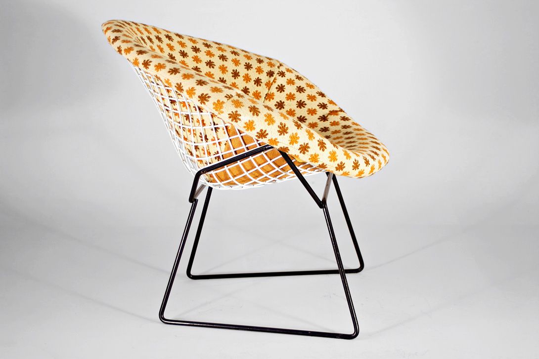 Foto Little Diamond Chair Harry Bertoia with Flower Upholstery