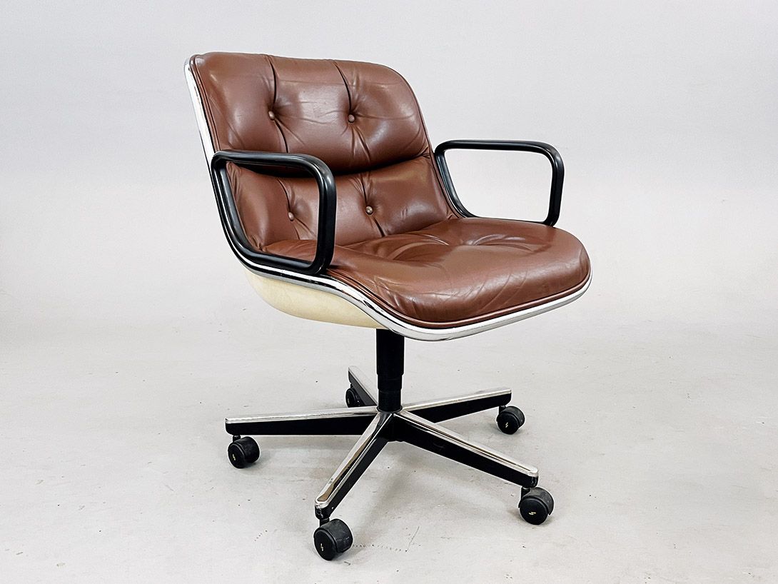Foto Brown Leather Pollock Executive Chair with Cream-White Shell on Wheels