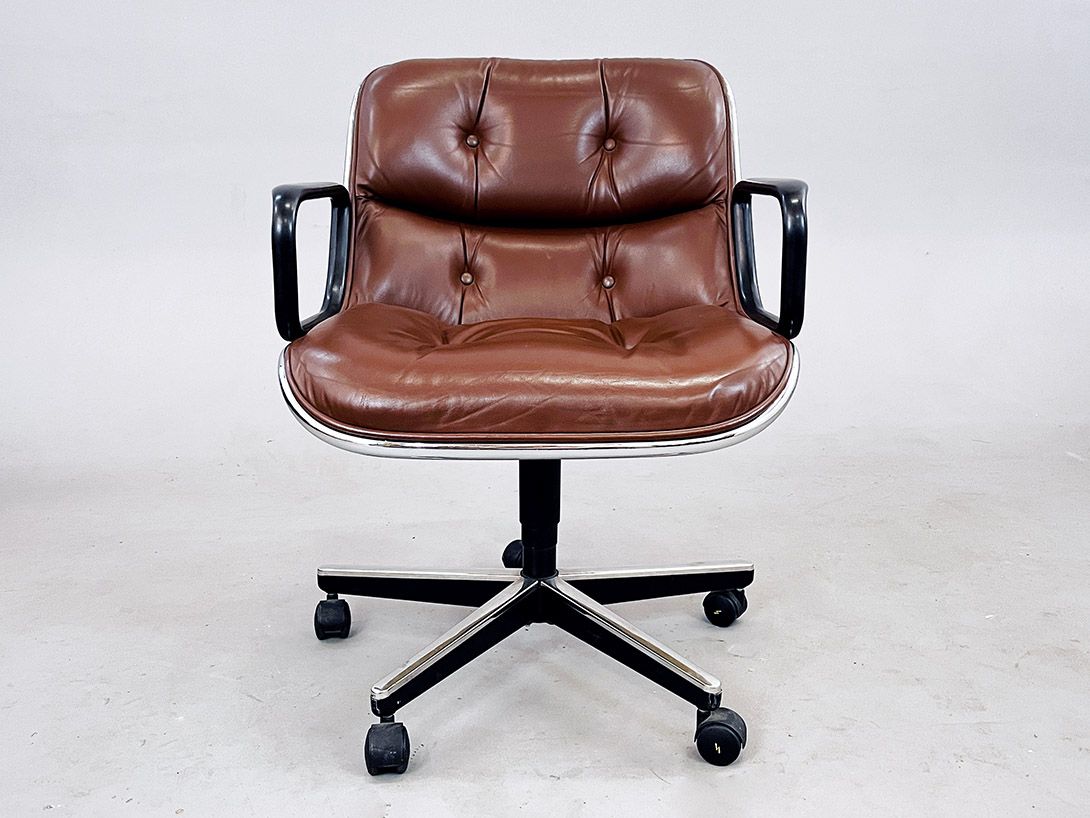 Foto Brown Leather Pollock Executive Chair with Cream-White Shell on Wheels