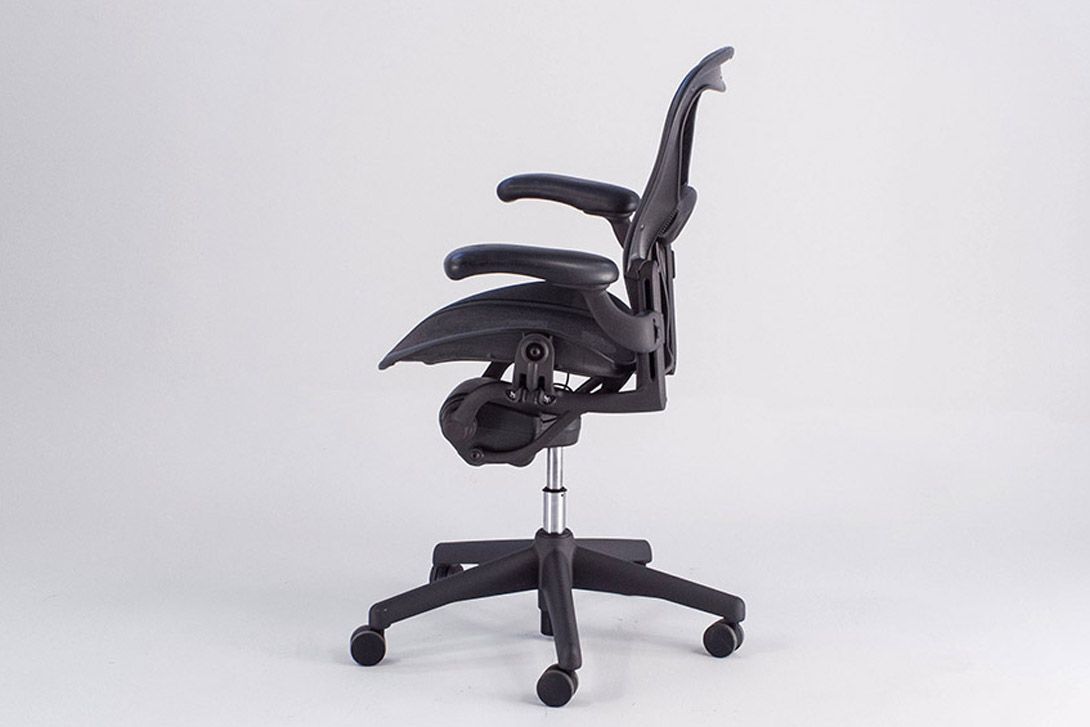 Foto Black Chadwick + Stumpf Aeron Desk Chair by Miller