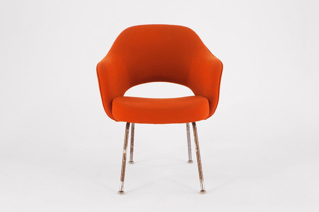 Foto Orange Fabric Saarinen Executive Armchair