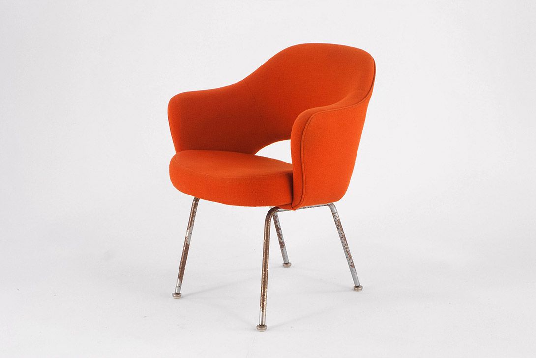 Foto Orange Fabric Saarinen Executive Armchair