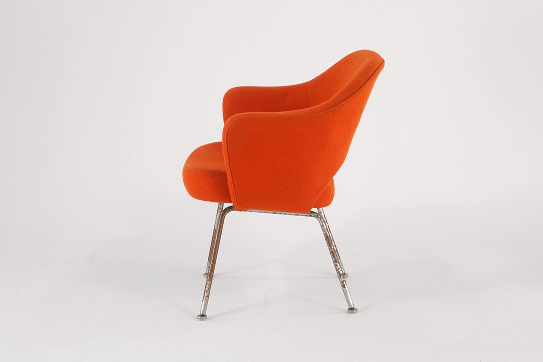 Foto Orange Fabric Saarinen Executive Armchair