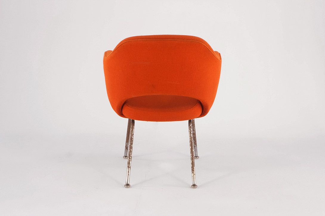 Foto Orange Fabric Saarinen Executive Armchair