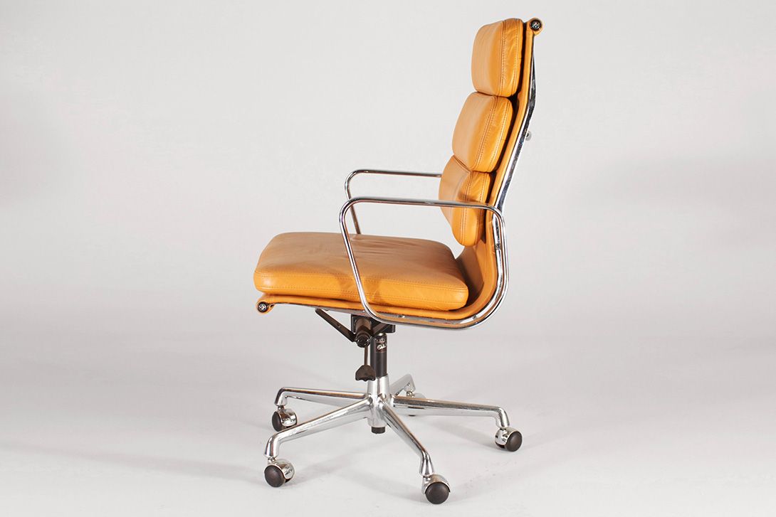 Foto Caramel Leather Eames Soft Pad Chair EA 219