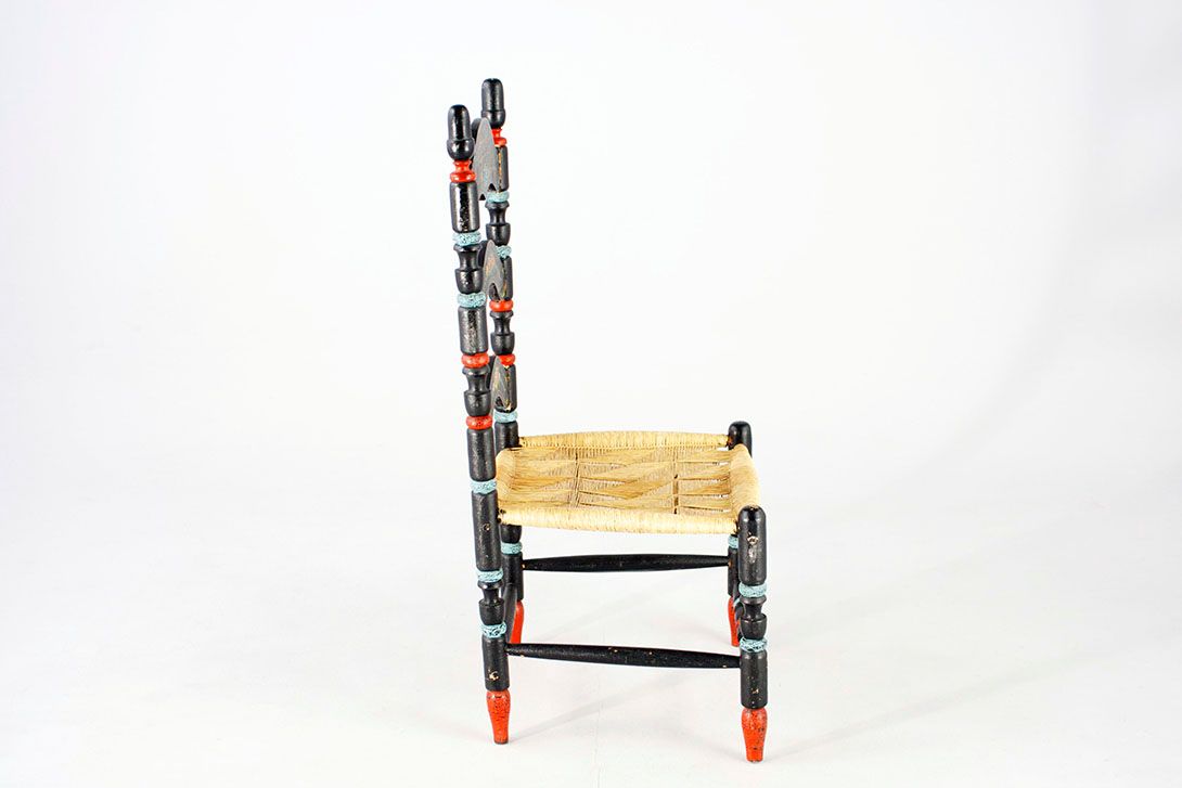 Foto Antique Wooden Child Chair