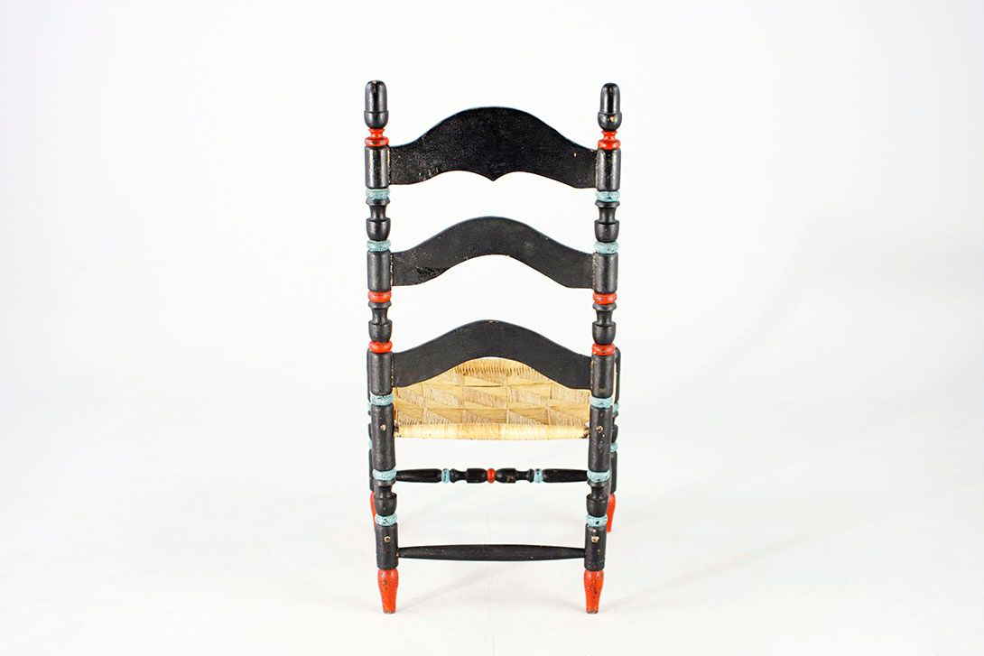 Foto Antique Wooden Child Chair