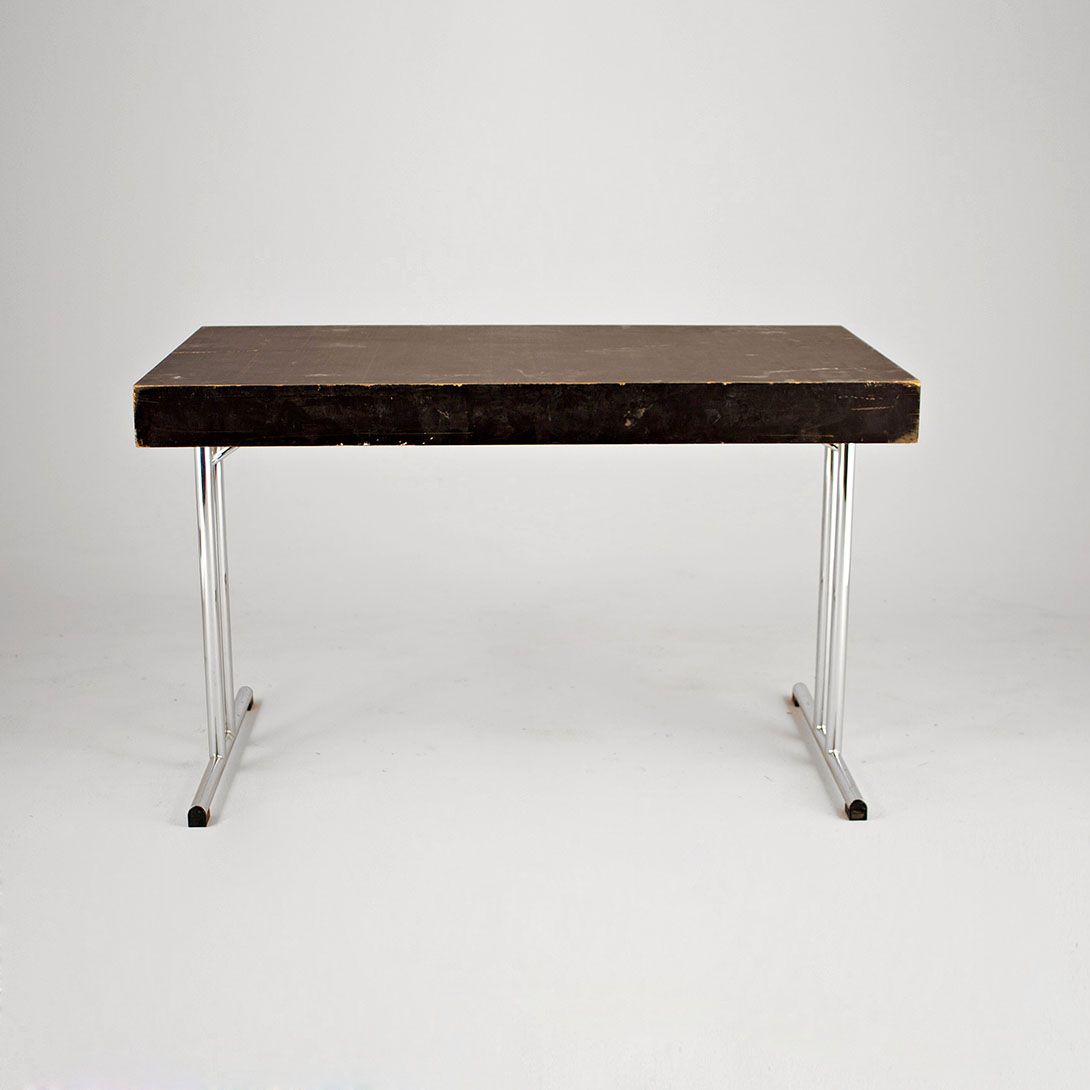 Foto Simple Vintage Condition Black Wooden Table with Chrome h74x120x66