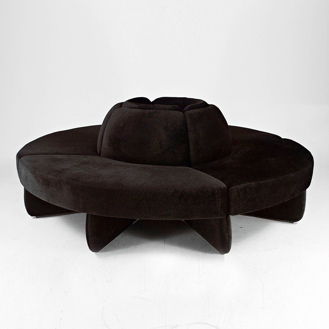 Foto Round Gallery Sofa Black Skay Skin 1975