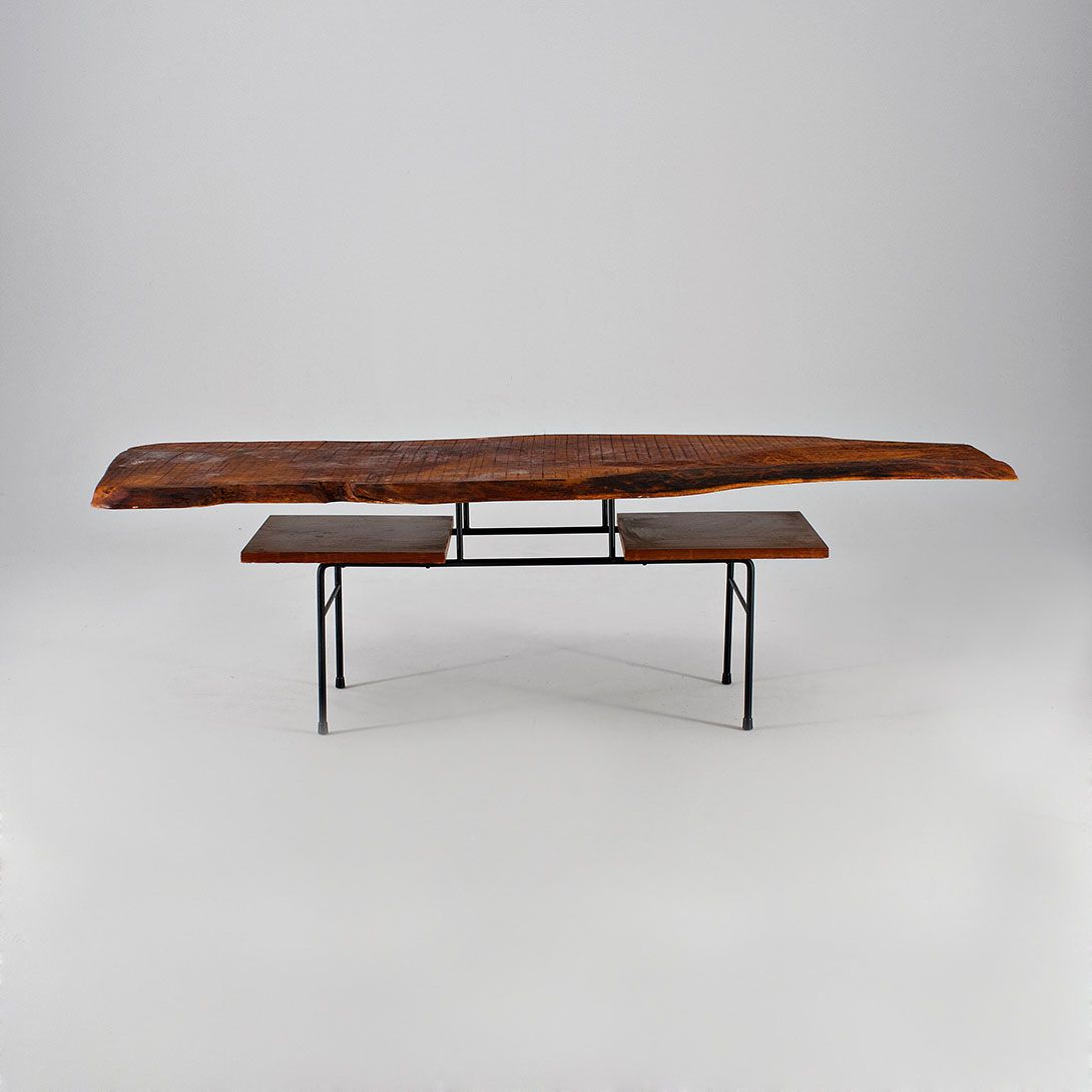 Foto Massive Wooden Coffee Table 1954