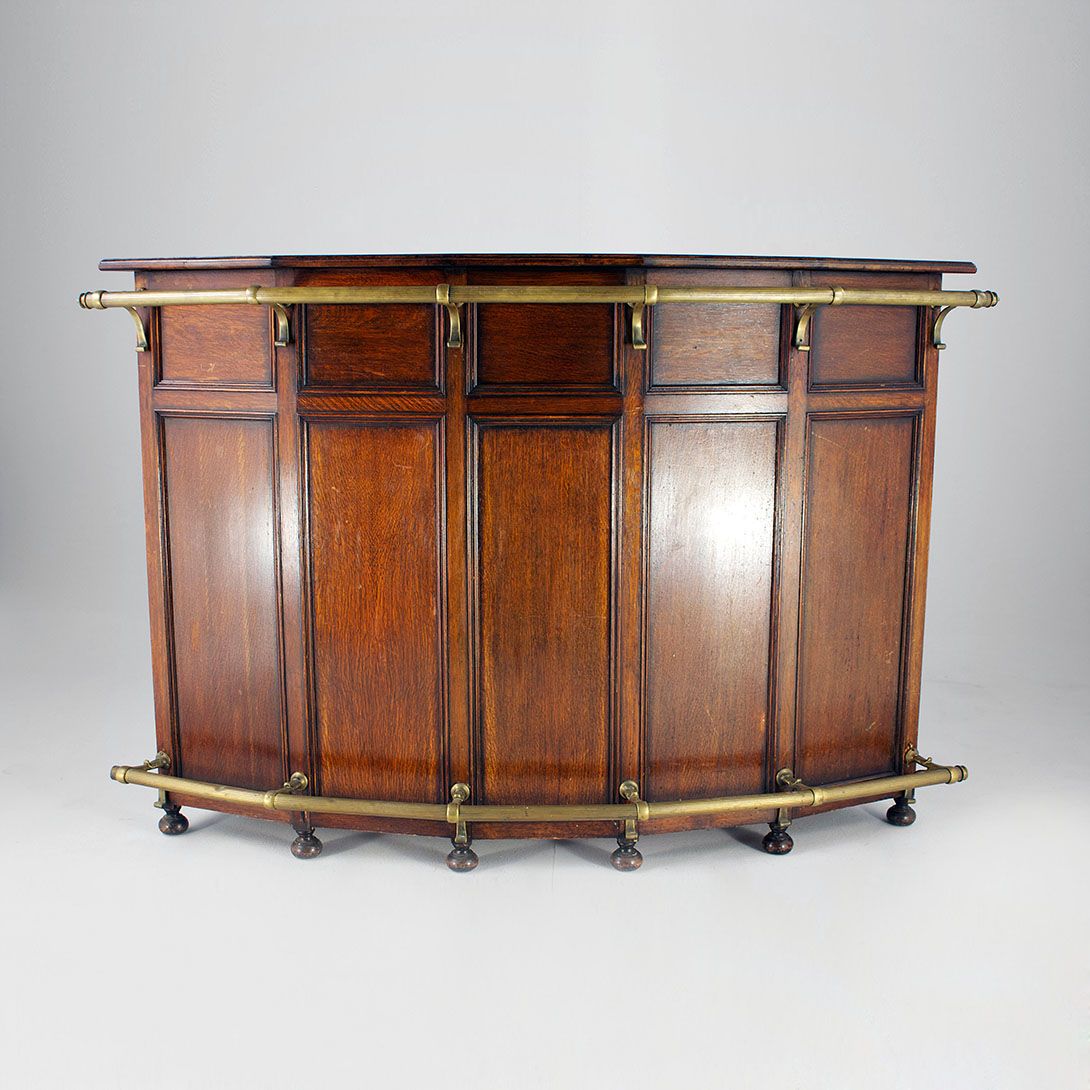 Foto Curved Oak Bar with Brass Cowcatchers 1895 h122x177x53