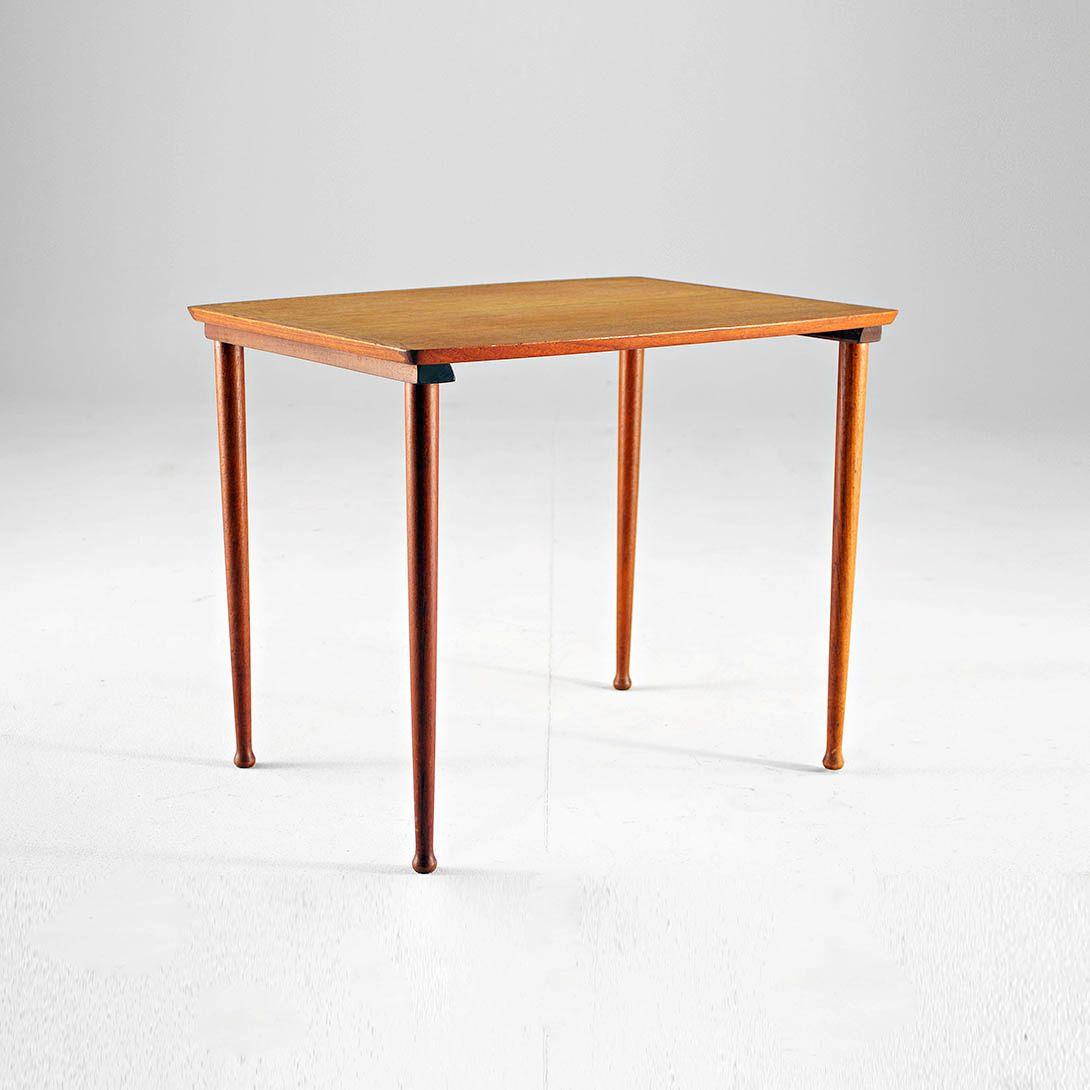 Foto Teak Coffee Table with Bally Feet Denmark 1955 h55x44x45