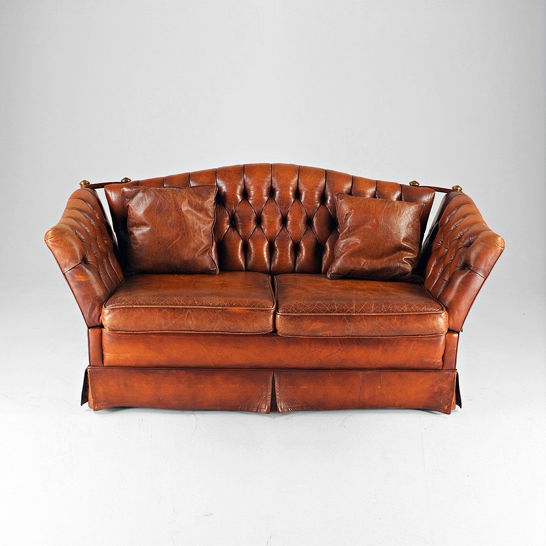 Foto Small Cognac Colored Chesterfield Two-Seater Sofa 1956