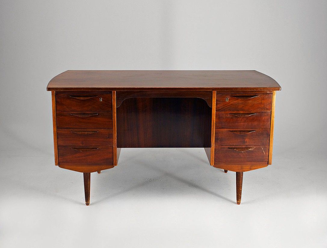Foto Rosewood Desk Kai Kristiansen Denmark 1955 h75x140x75