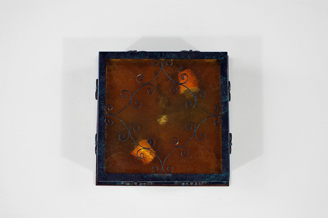 Foto Iron Wall Lamp with Yellow Glass h30