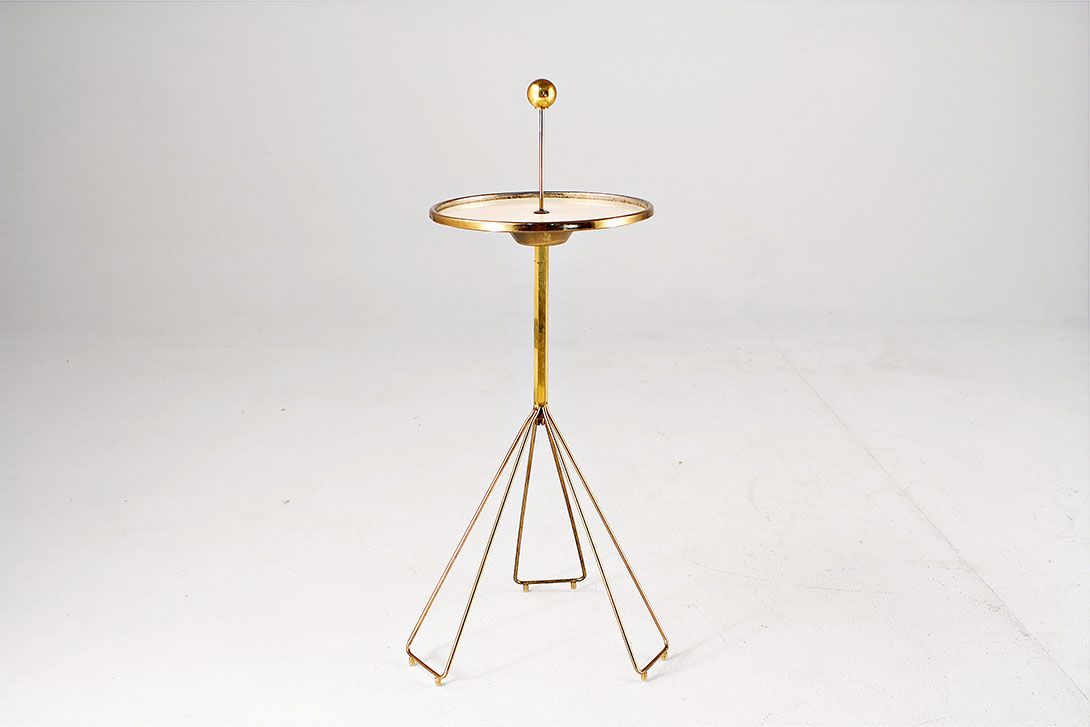 Foto Brass Standing Tray with Hairpin Legs 1952