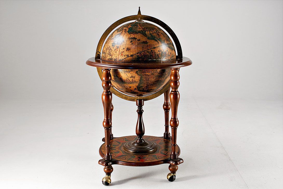Foto Minibar Globe Historical Shape 1965 //