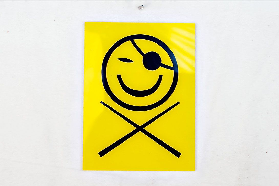 Foto Yellow Smiley Sign 22B3