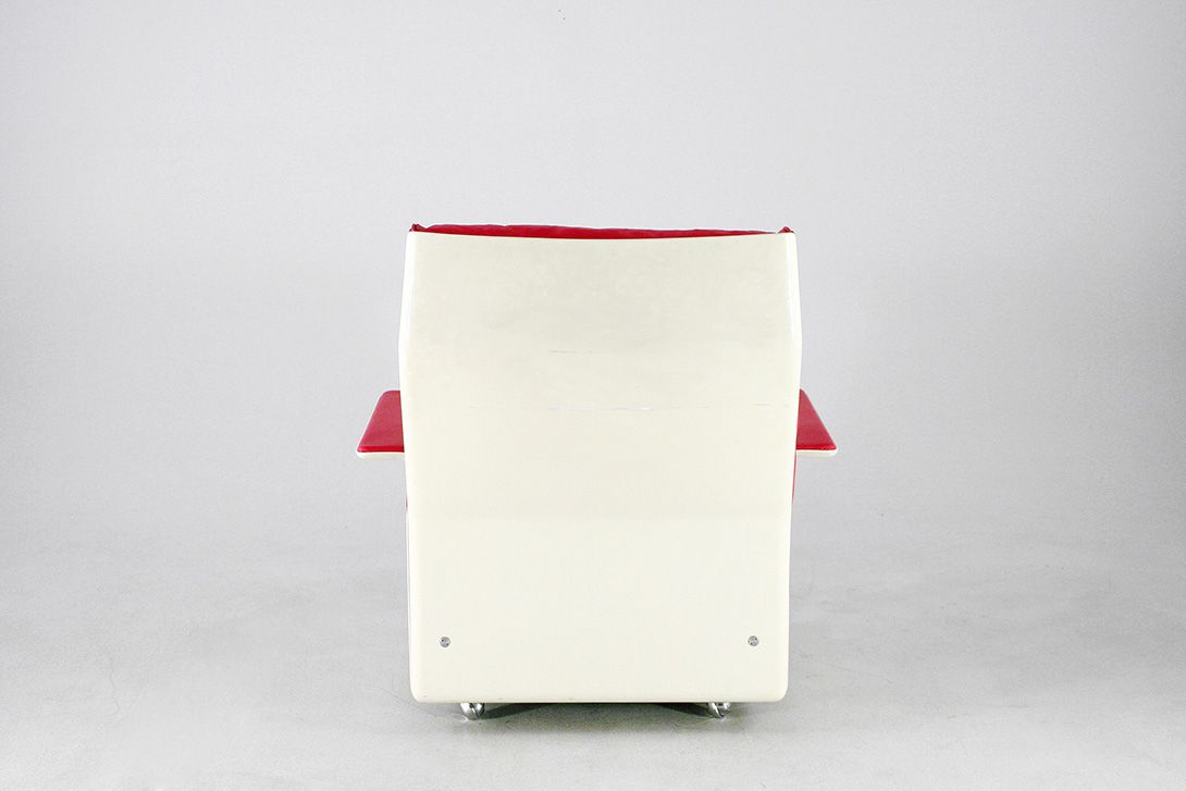 Foto Magenta 620 High Back Easy Chair by Dieter Rams