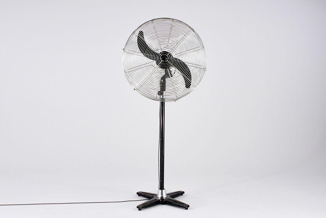 Foto Standing Cooling Fan Metal USA 1960