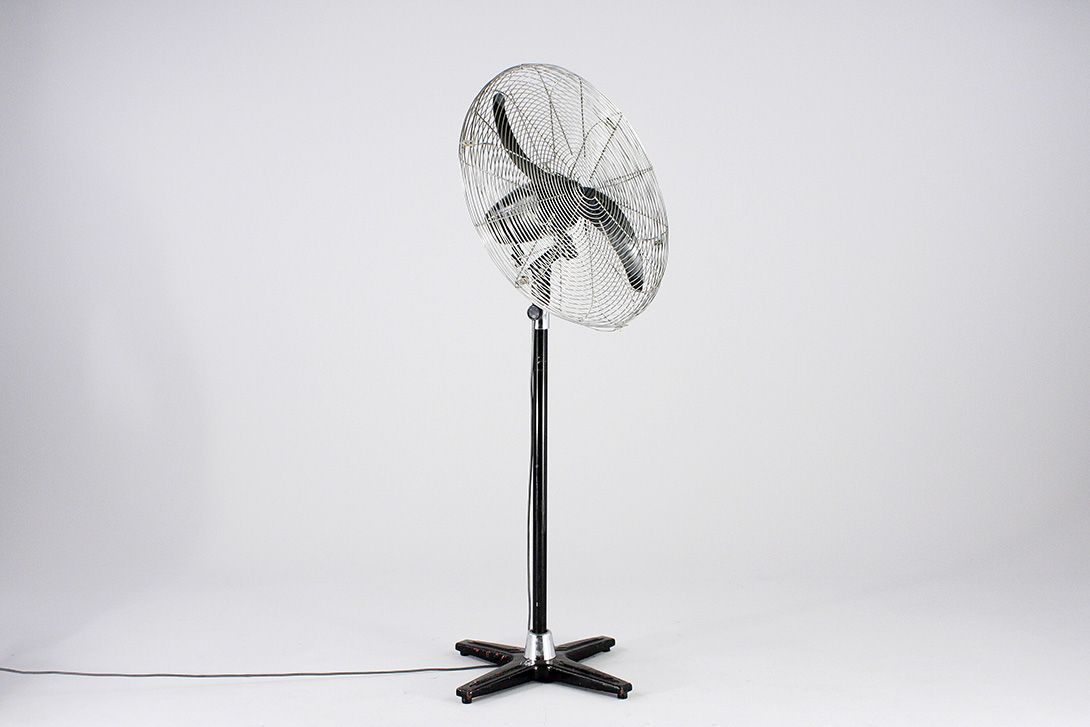 Foto Standing Cooling Fan Metal USA 1960