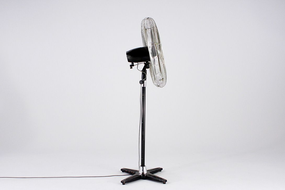 Foto Standing Cooling Fan Metal USA 1960