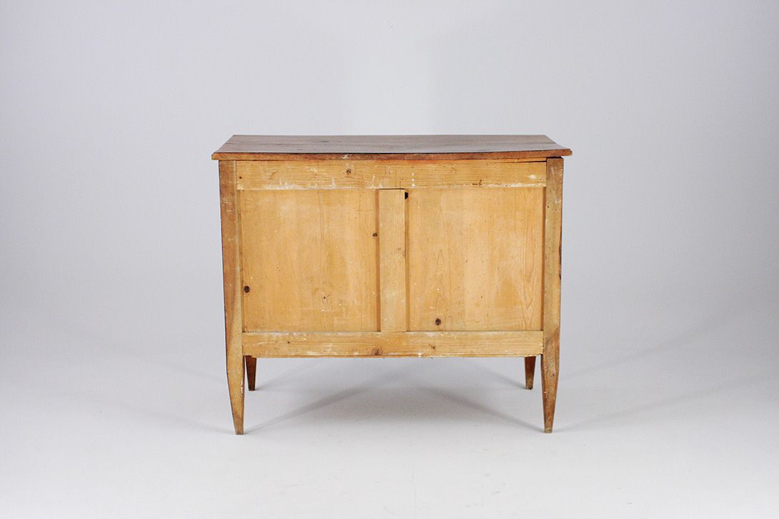 Foto French 18th Century Louis XVI Walnut Commode