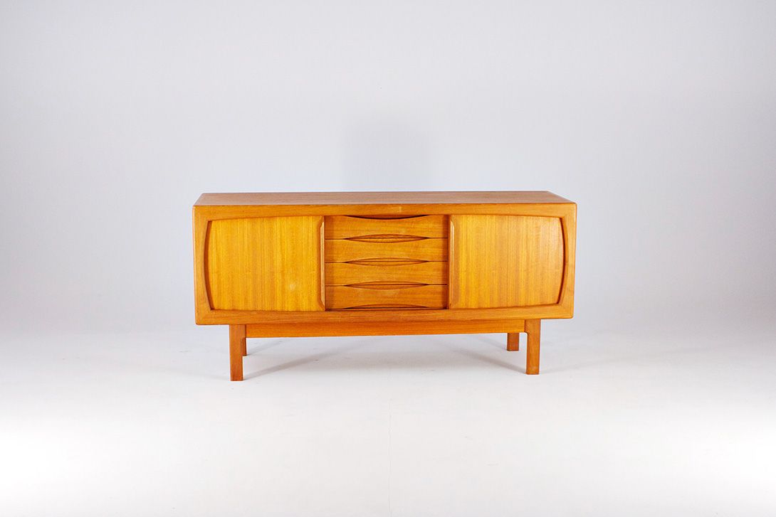 Foto Small Teak Sideboard by Dyrlund 1968 w160