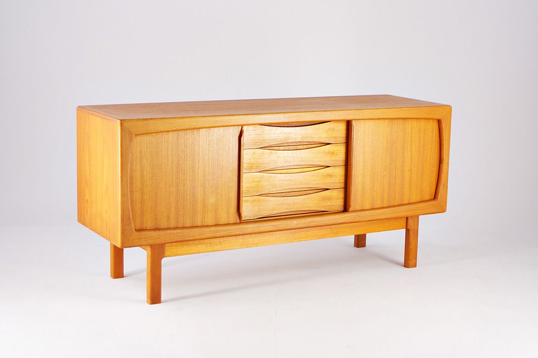 Foto Small Teak Sideboard by Dyrlund 1968 w160